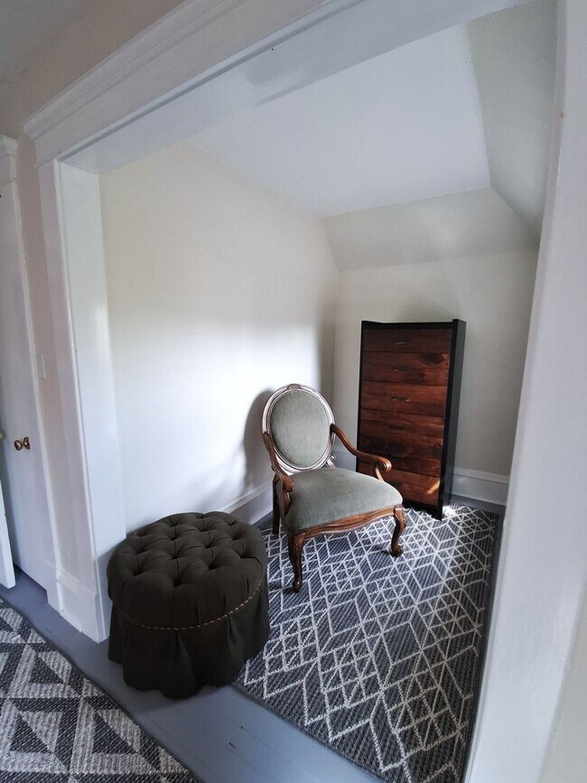 Building Photo - 2321 Elm St