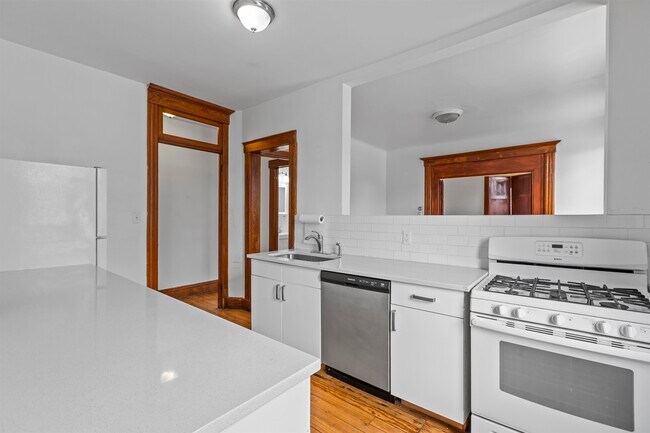 Building Photo - 201 19th St