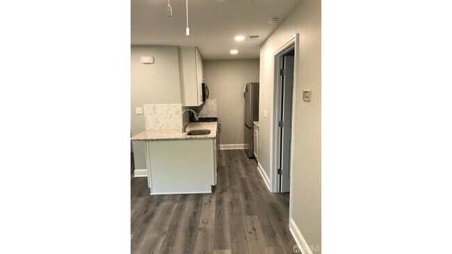 Building Photo - 392 Carhart Ct