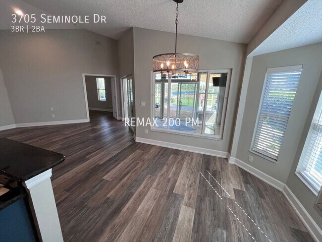 Building Photo - 3705 Seminole Dr