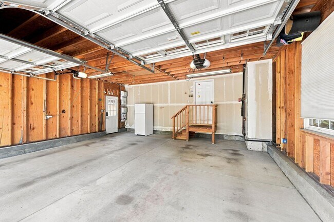 Building Photo - 12445 Green Meadow Ln