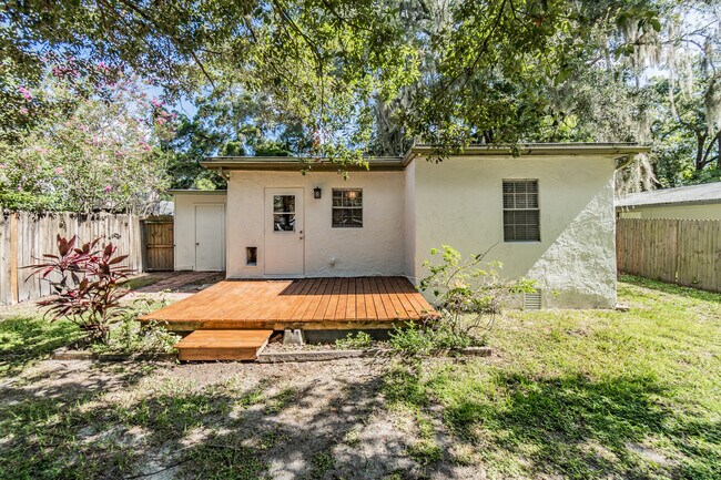 Building Photo - 810 W Minnehaha St