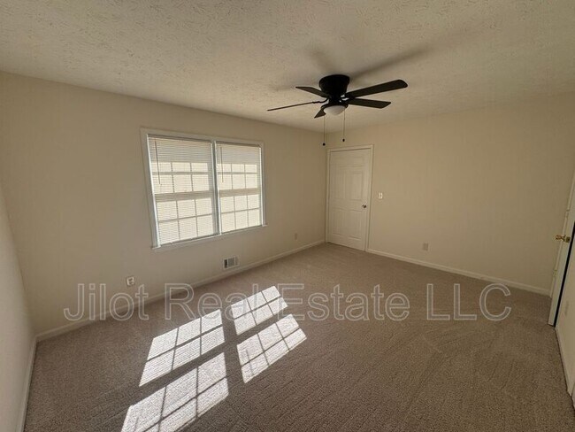 Building Photo - 5233 Ridge Forest Dr