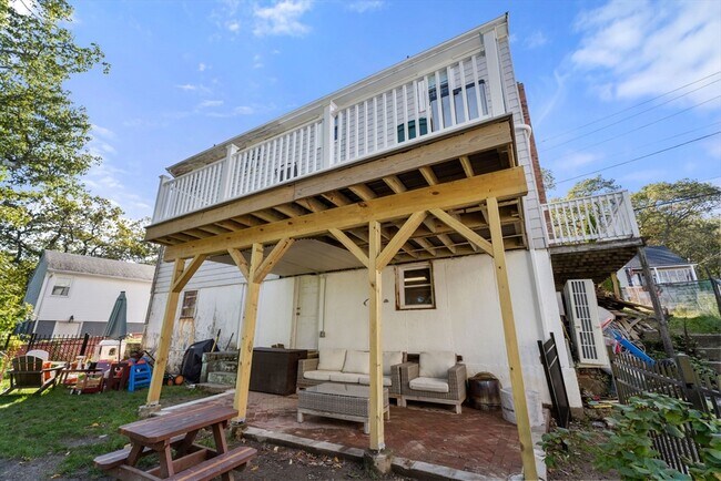 Building Photo - 203 Linwood St