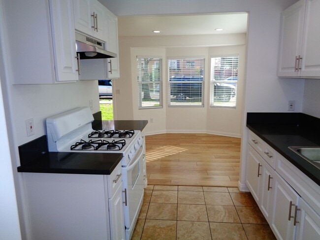 Building Photo - 2 Bedroom 1 Bath Remodeled House for Rent ...