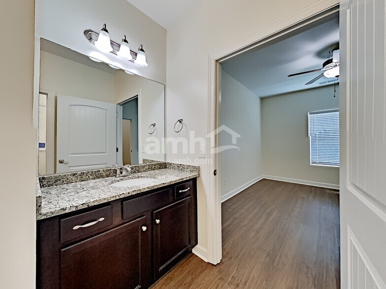 Building Photo - 4870 Beryl Dr