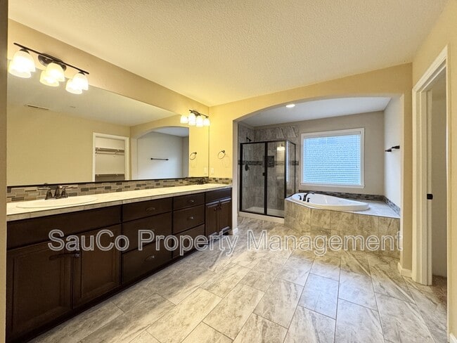 Building Photo - 11877 NW Cedar Ct