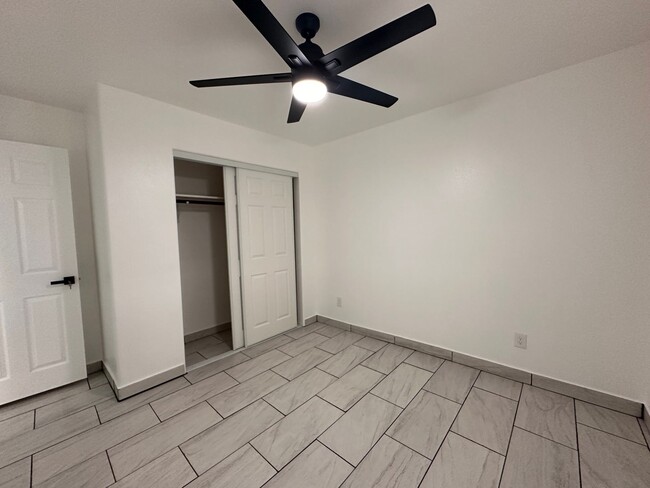 Building Photo - Beautiful 2 Bed 2 Bath duplex in Ontario