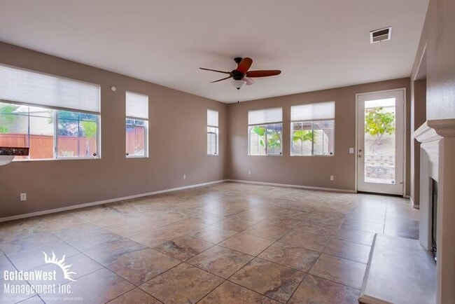 Building Photo - Stunning  5Bdm 3.5Ba  Home with Private Backyard in Prime Location of Oceanside!