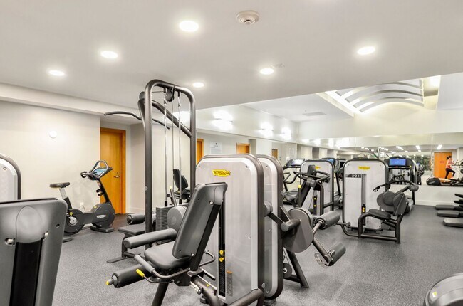 Building Photo - Washington Square Luxury Living on 10th Fl...