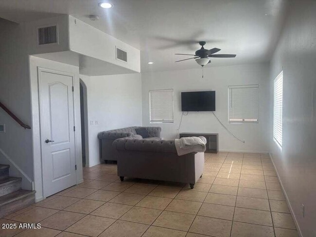 Building Photo - 1427 Cam Chavinda