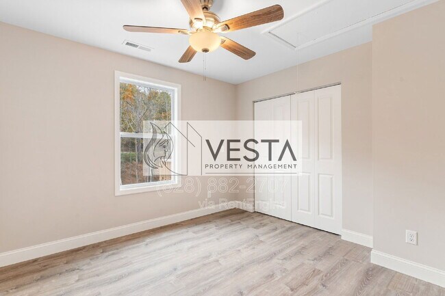 Building Photo - 16 Meadows Town Rd