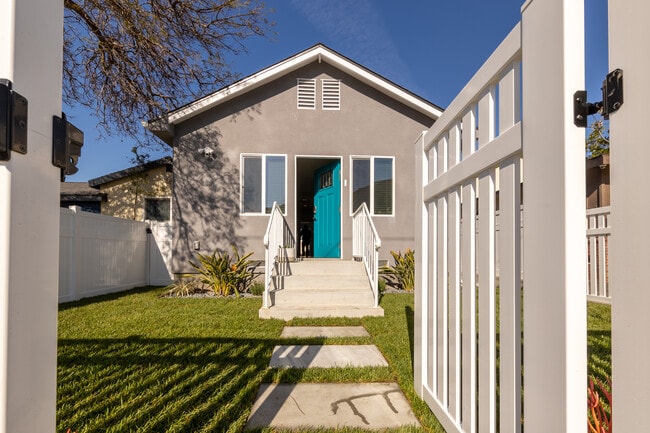 Building Photo - 12533 Cranbrook Ave