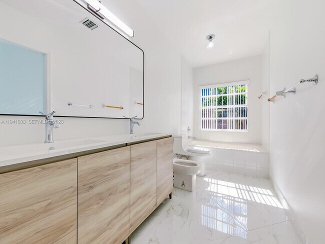 Building Photo - 8714 NW 153rd Terrace