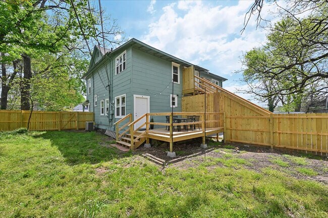 Building Photo - 408 S Wright St