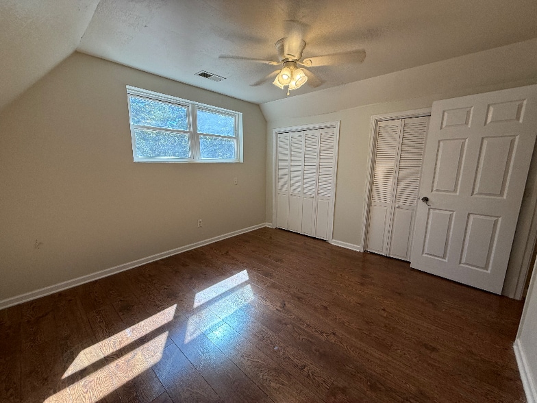 Building Photo - 107 Foxwood Village Dr