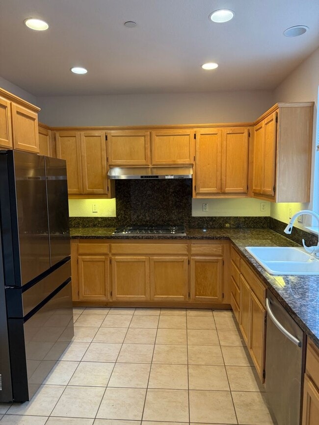 Building Photo - Beautiful Home Near Golf Course!! Brand ne...