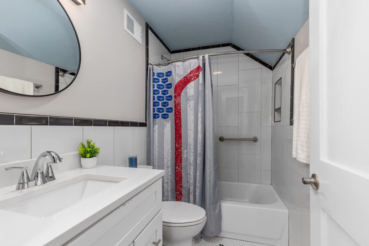 Building Photo - 21 Coldbrook St NE