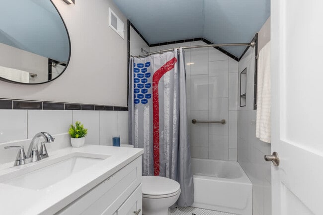 Building Photo - 21 Coldbrook St NE