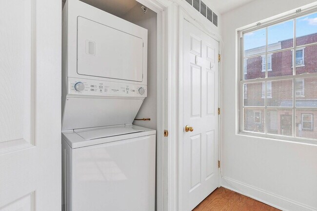Building Photo - 621 N 33rd St
