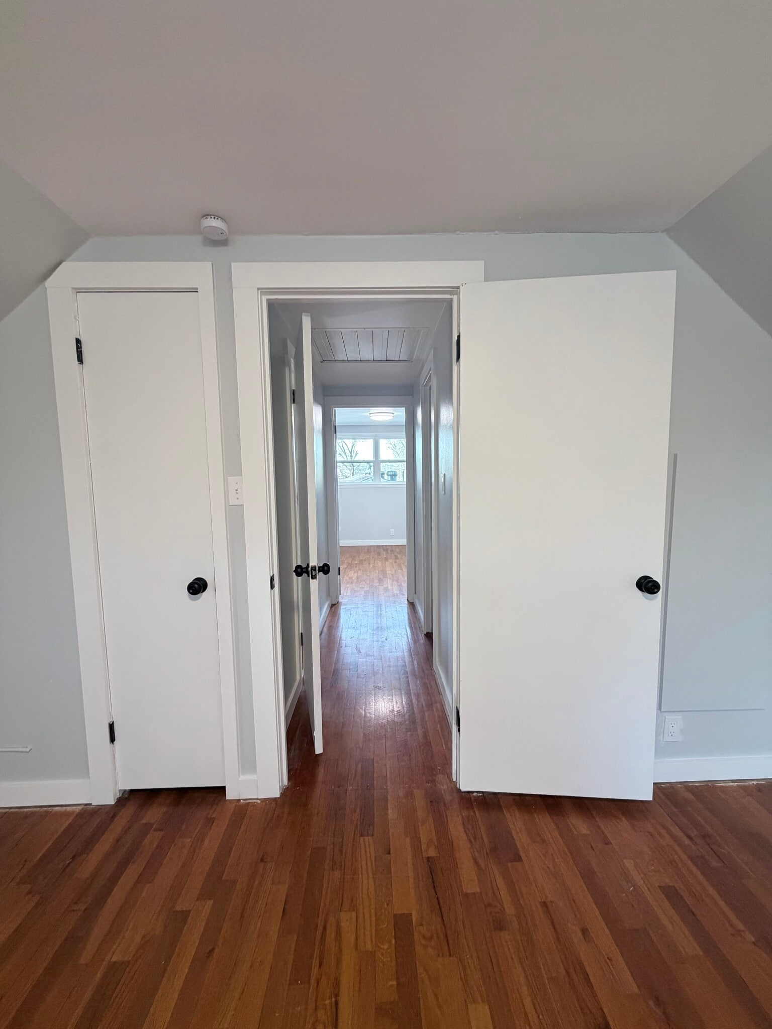 Building Photo - 2122 Sun Cir