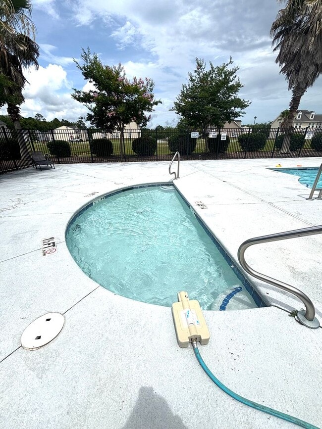 Building Photo - **MANAGERS SPECIAL 250 OFF FIRST MONTH REN...