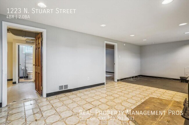 Building Photo - 1223 N Stuart St