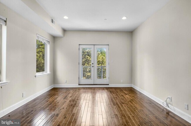 Building Photo - 2050 Frankford Ave