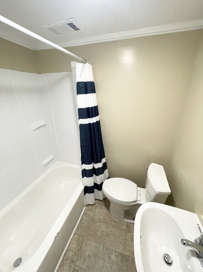 Building Photo - Warren Township 3BR Home!