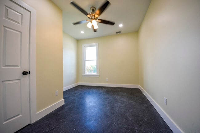 Building Photo - 92 High St