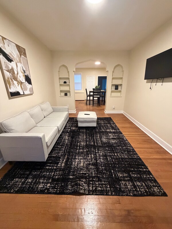 Building Photo - 507 E Cold Spring Ln