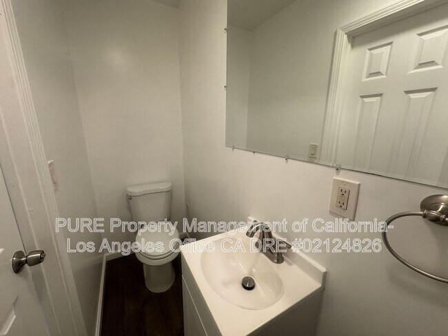 Building Photo - 10977 1/2 Pope Avenue