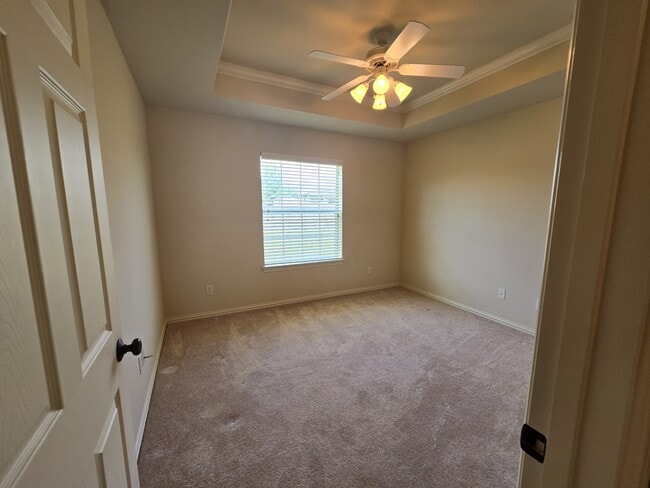 Building Photo - 15298 Wagon Wheel Cir