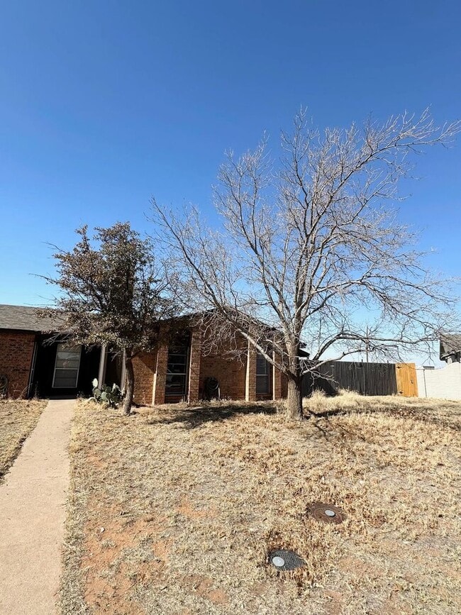 Building Photo - 2 Bedroom 1 Bathroom House For Rent!