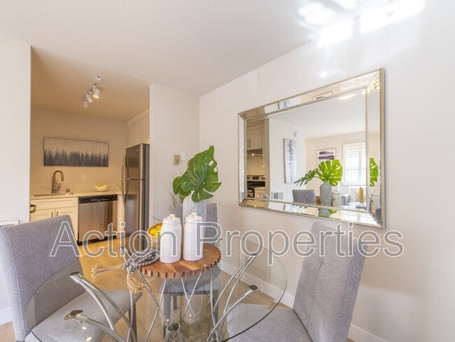 Building Photo - 578 Vista Ave