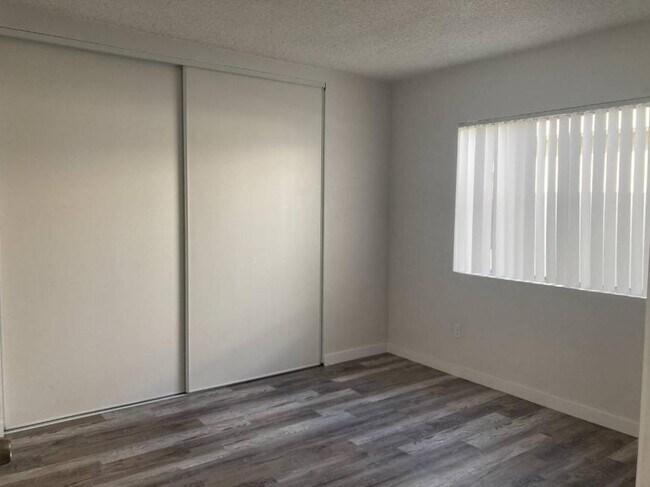 Building Photo - 1.0 bedroom in Los Angeles California 91343