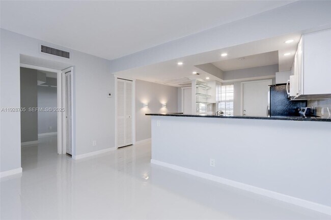 Building Photo - 3090 N Course Dr