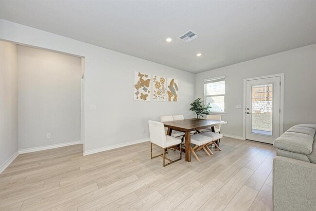 Building Photo - 113 Rampart Lp