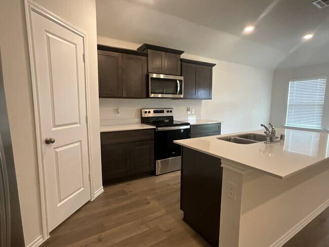 Building Photo - 490 Burnett Trail