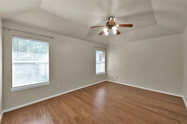 Building Photo - 244 Longview St