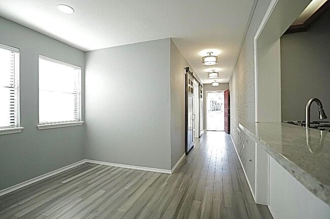 Building Photo - 16 Golf Vw Mnr