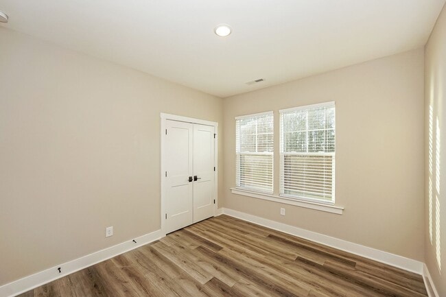 Building Photo - OPEN HOUSE SATURDAY 2/20/26 : 2PM - 4PM - FIRST MONTH FREE