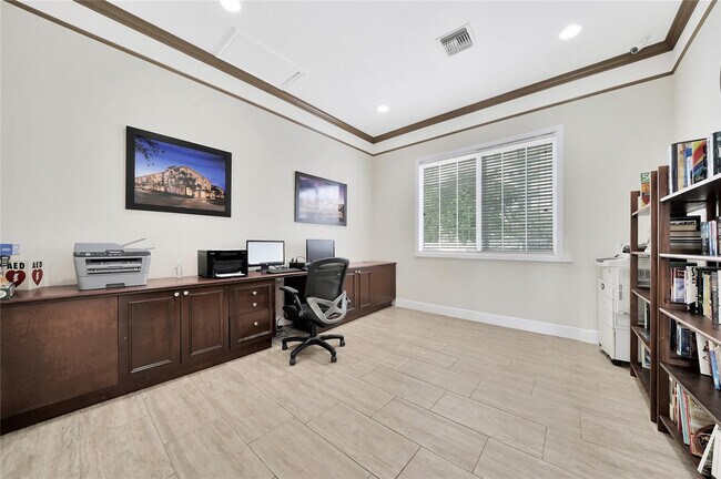 Building Photo - 2005 SE 10th Ave