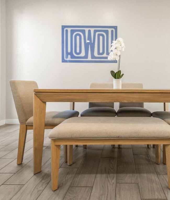 Building Photo - 6606 W Paradise Ln