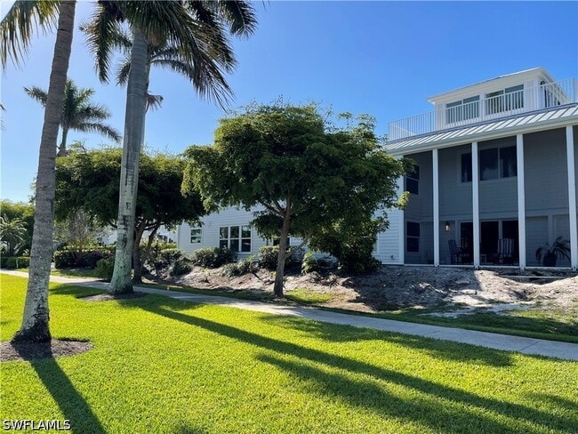 Building Photo - 254 6th Ave S