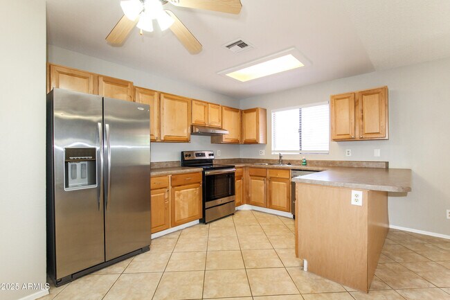 Building Photo - 9007 W Cinnabar Ave
