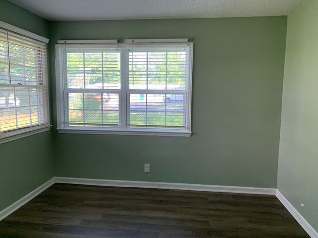 Building Photo - 1203 Tiffany Ln