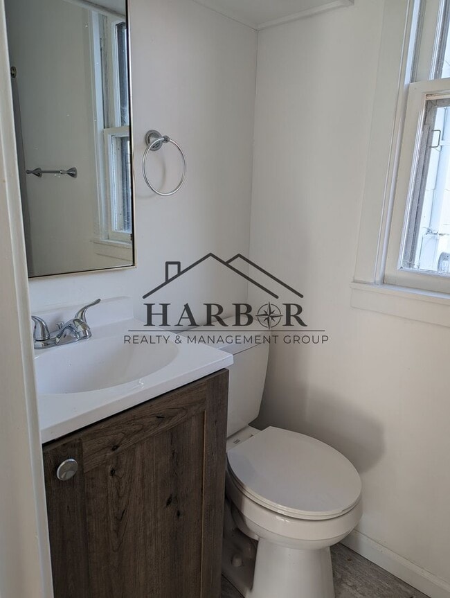 Building Photo - Renovated 3 Bedroom Single Family Home!