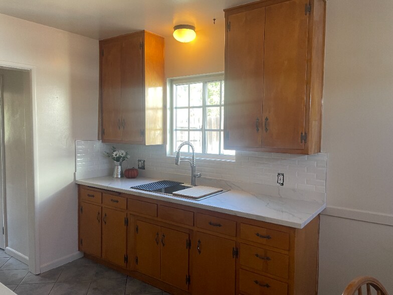 Building Photo - 10672 Linden Ave
