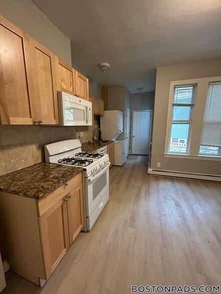 Building Photo - 254 Windsor St